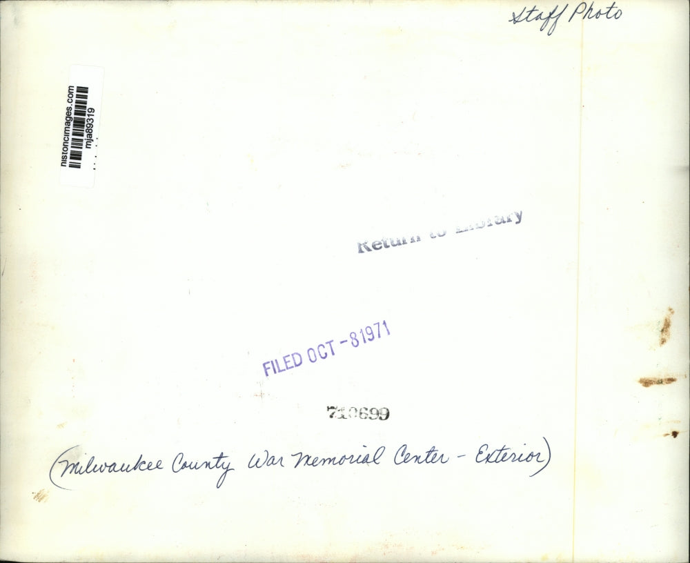 1971 Press Photo Milwaukee County War Memorial Center exterior - mja89319