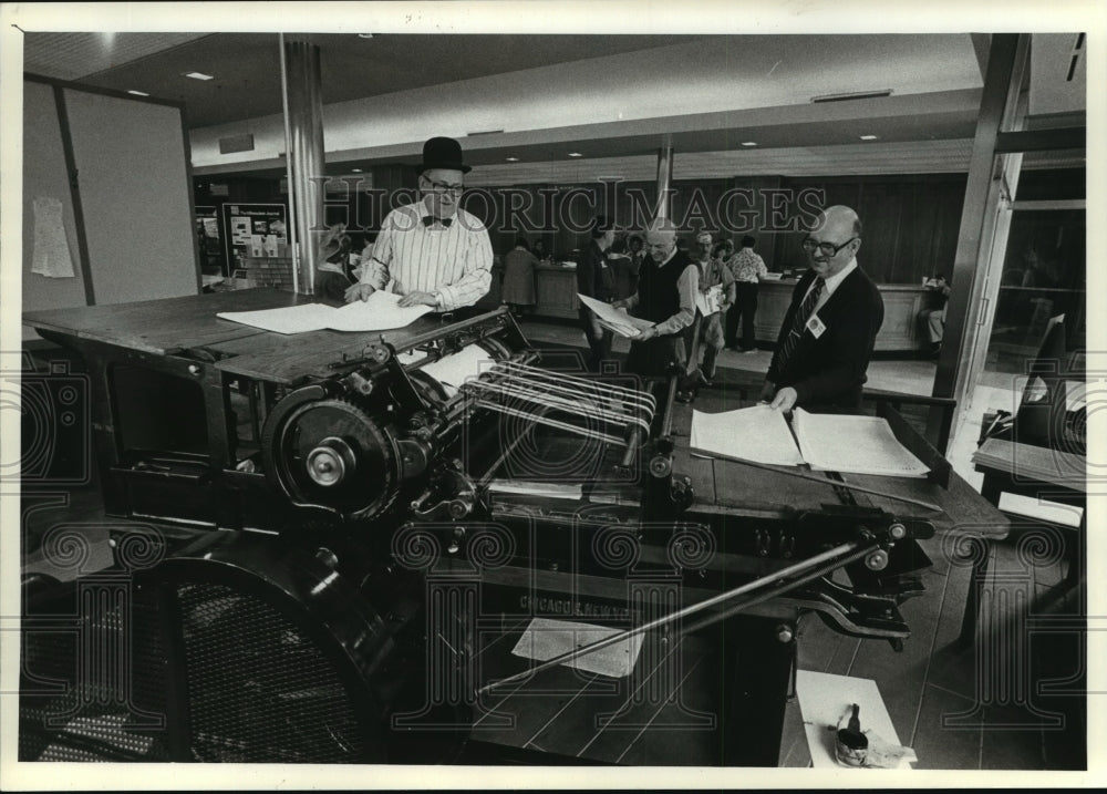 1982 Press Photo Celebrating Milwaukee Journal&#39;s Centennial, newspapers printing- Historic Images