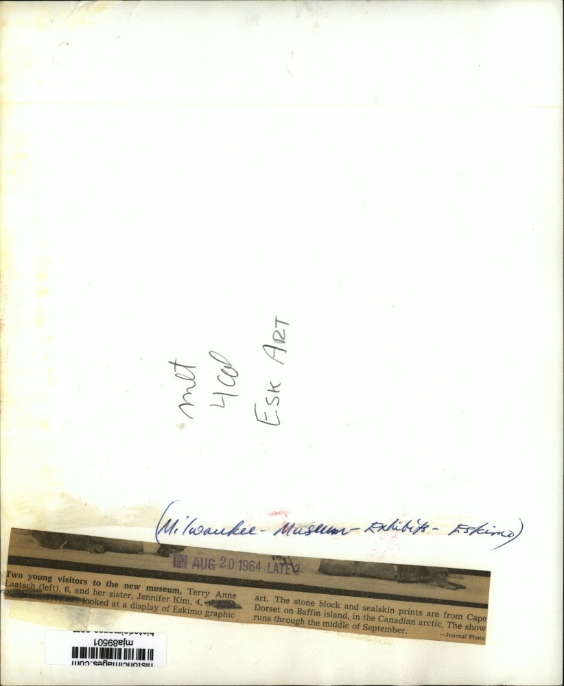 1964 Press Photo Milwaukee Museum Eskimo Exhibit enjoyed by young visitors