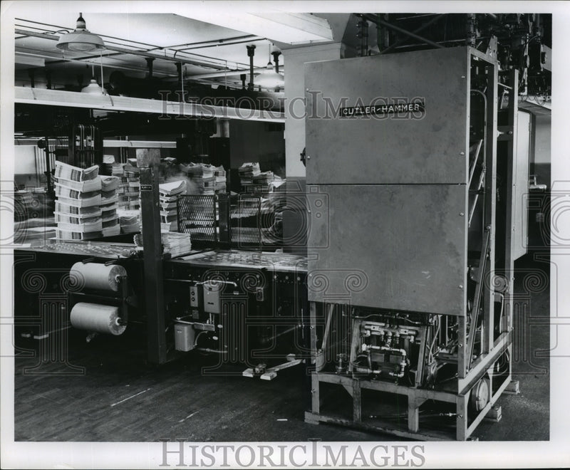 Load image into Gallery viewer, 1961 Press Photo Milwaukee Journal loading Platform - mja89516
