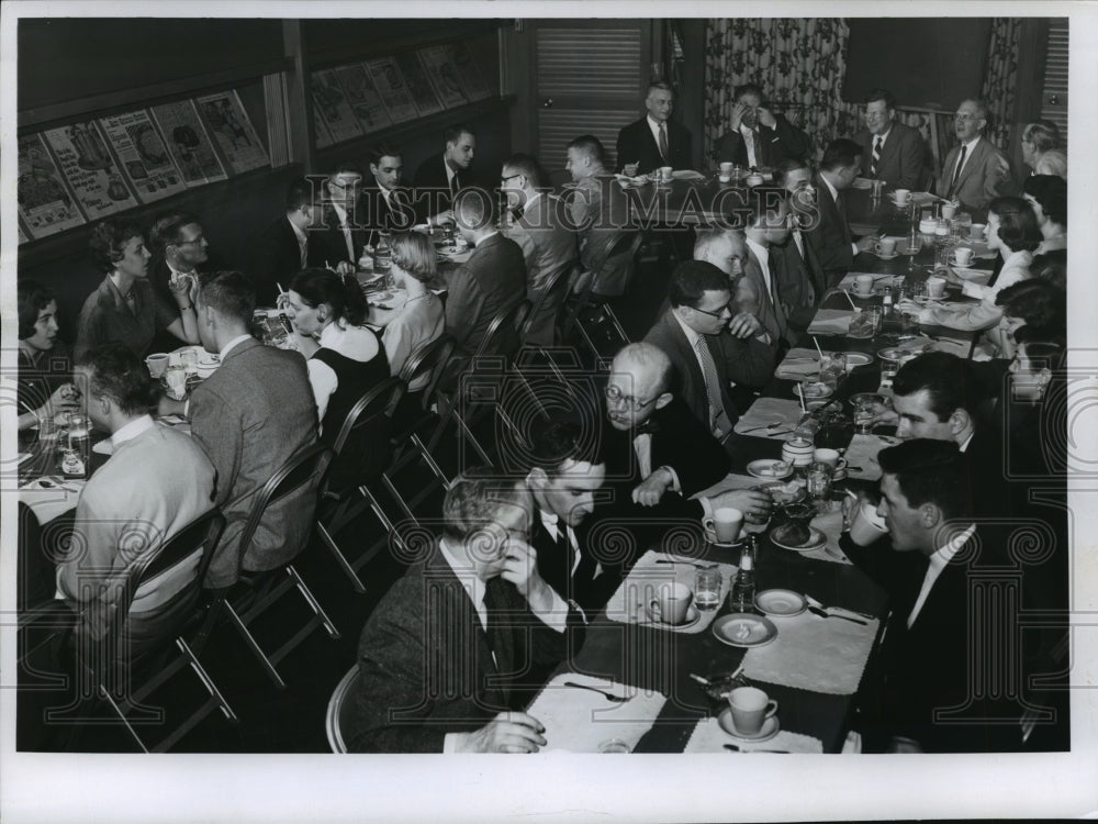 1956 Press Photo University of Wisconsin Students at Milwaukee Journal Seminar- Historic Images