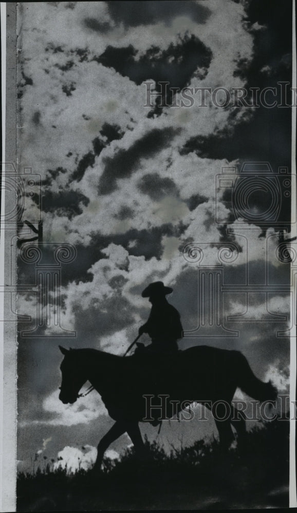 1960 Press Photo A Cowboy riding a Horse- Historic Images