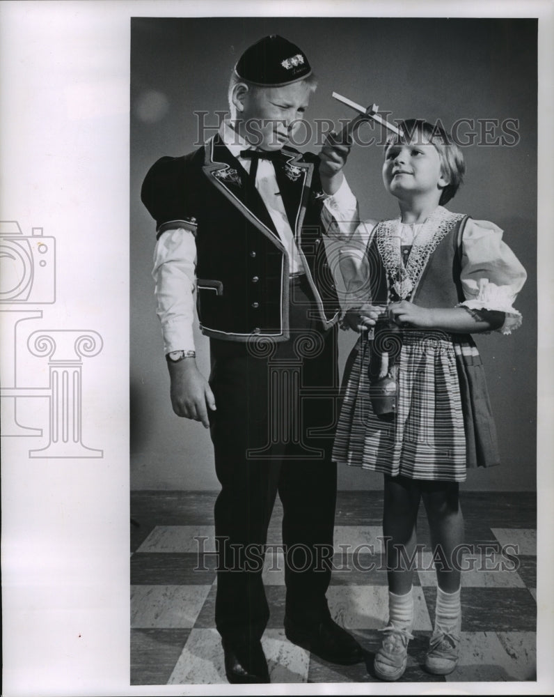 1962 Press Photo Swiss costumes from the public museum, Milwaukee, Wisconsin