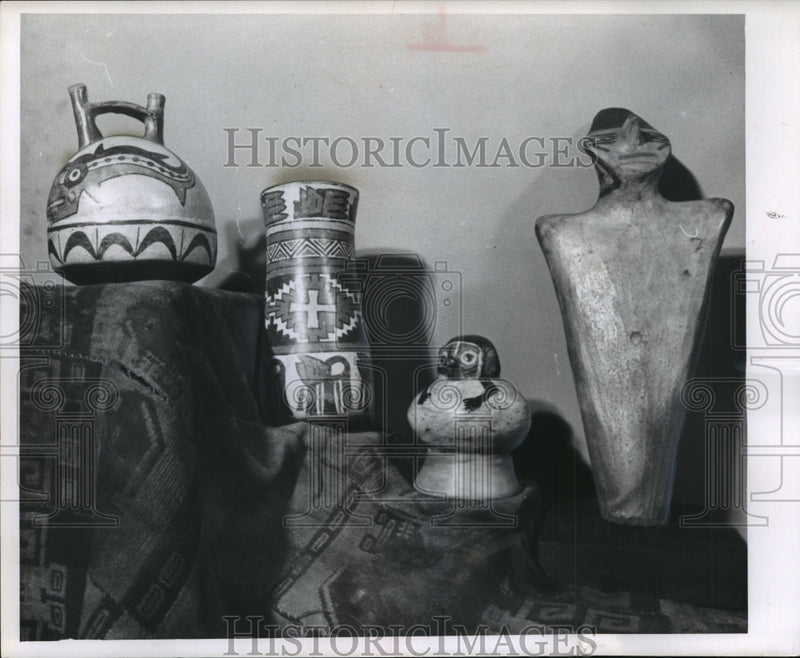 Load image into Gallery viewer, 1960 Press Photo Ceramic pieces of the Nazca Culture of Peru; Milwaukee Museum
