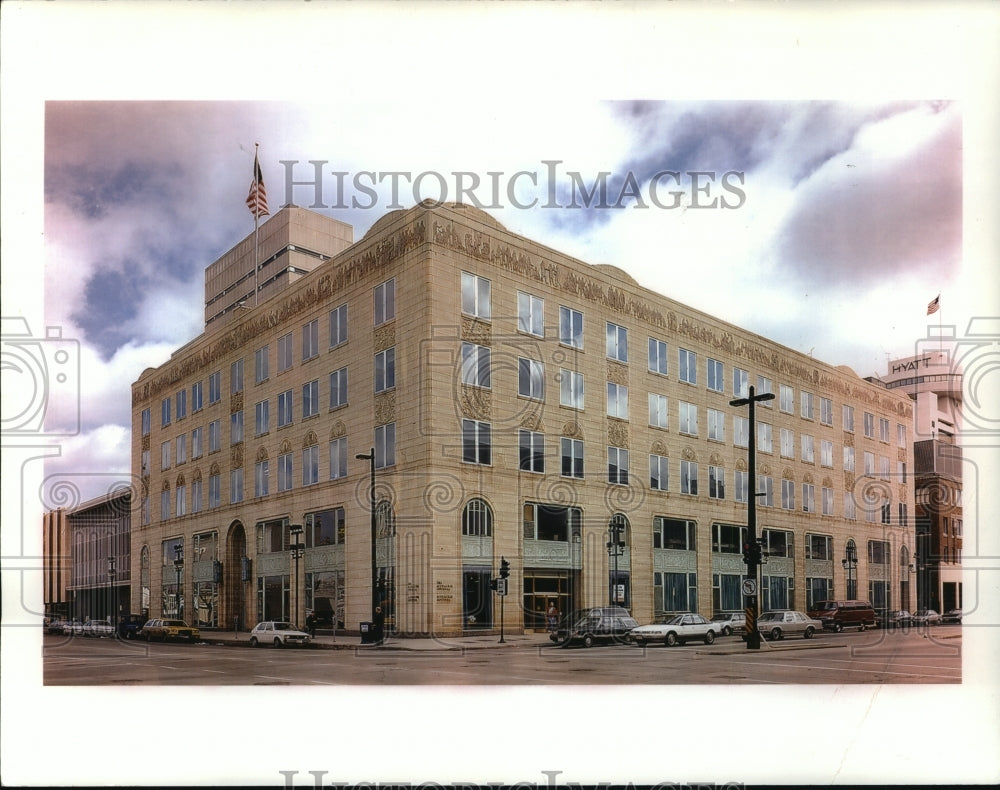  Press Photo Shot of the Milwaukee Journal Sentinel Building; Wisconsin- Historic Images