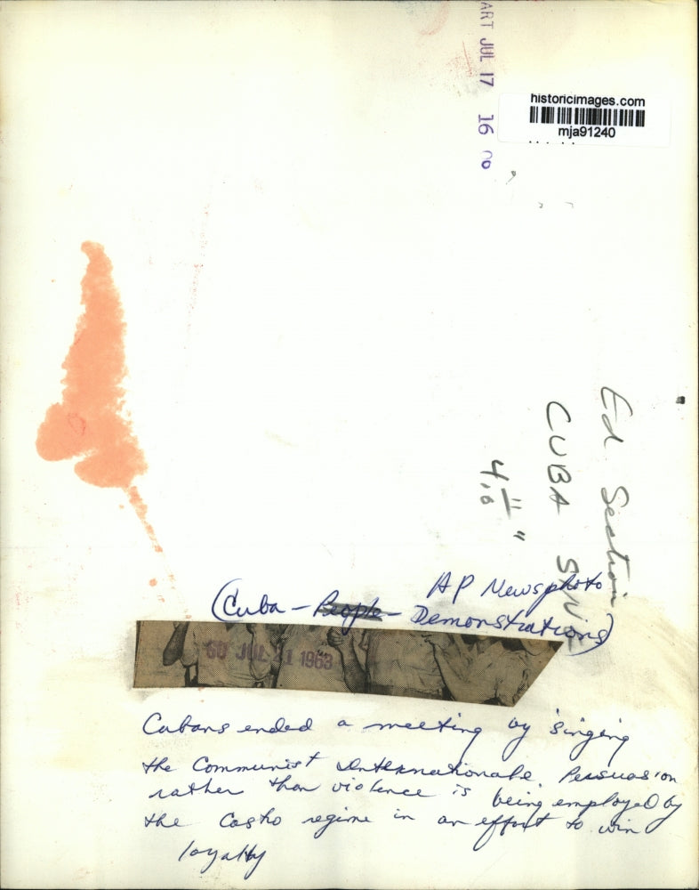 1963 Press Photo Cubans singing the Communist Internationale at a demonstration