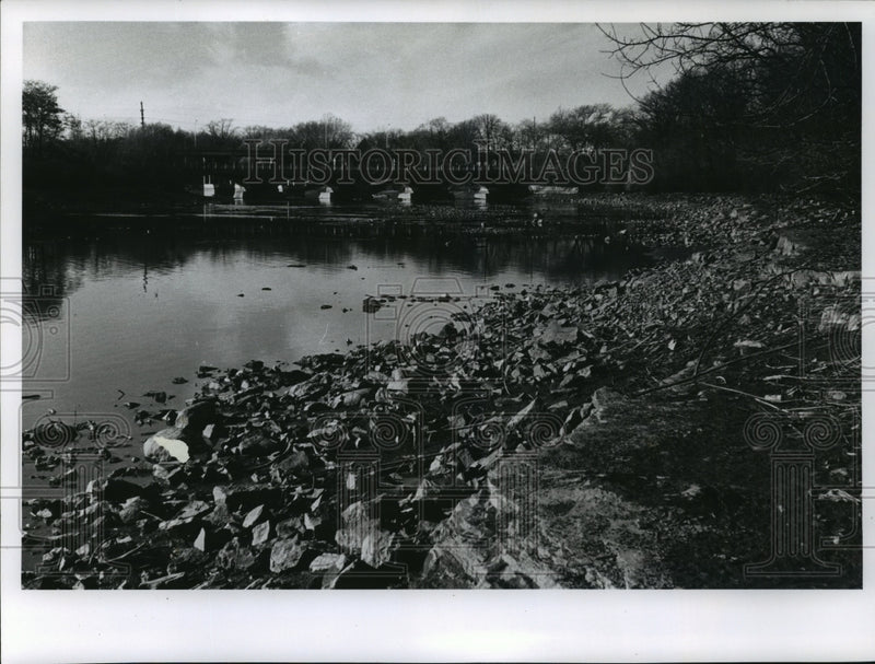 Load image into Gallery viewer, 1963 Press Photo Estabrook park dam opening lowers level of Milwaukee River
