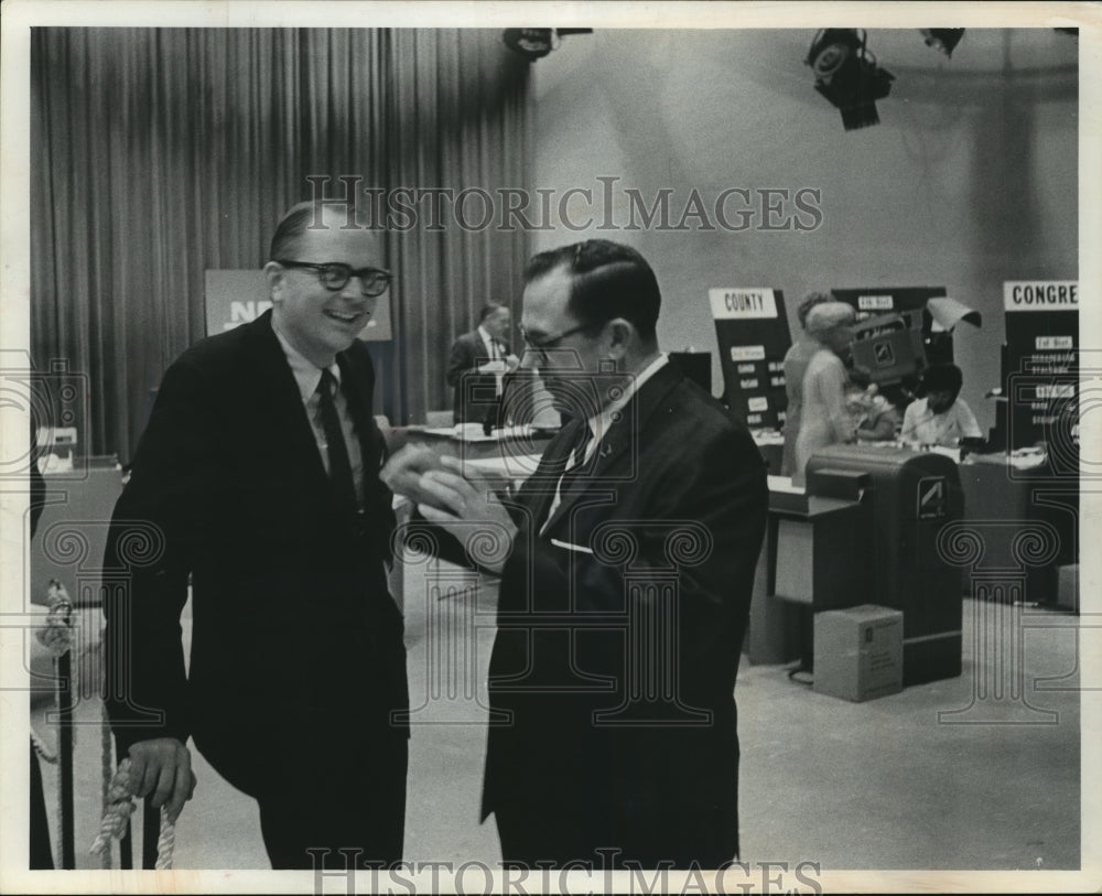 1968 Press Photo Richard Cudahy and Robert Warren at Radio City.- Historic Images