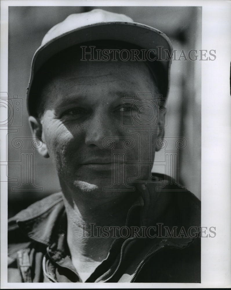 1960 Press Photo construction workman of Milwaukee building new addition- Historic Images