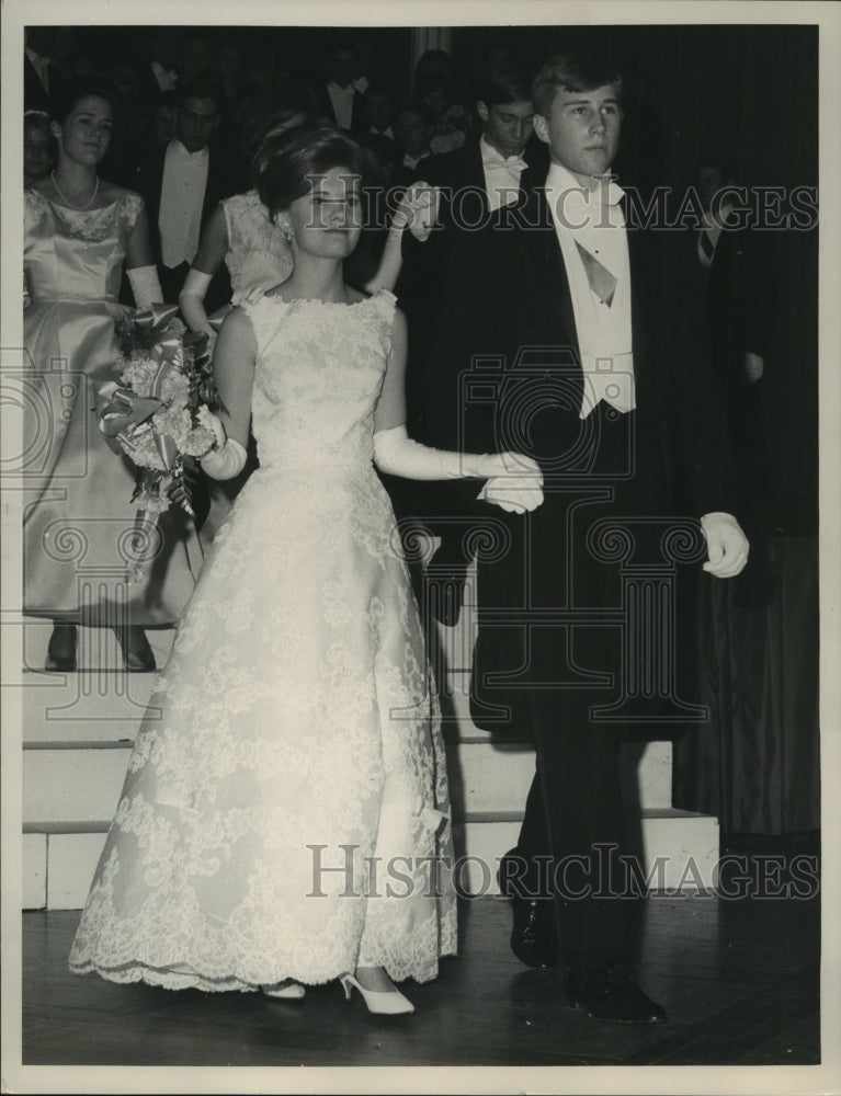 1965 Press Photo Patricia Nixon at the International Debutante Ball in New York - Historic Images