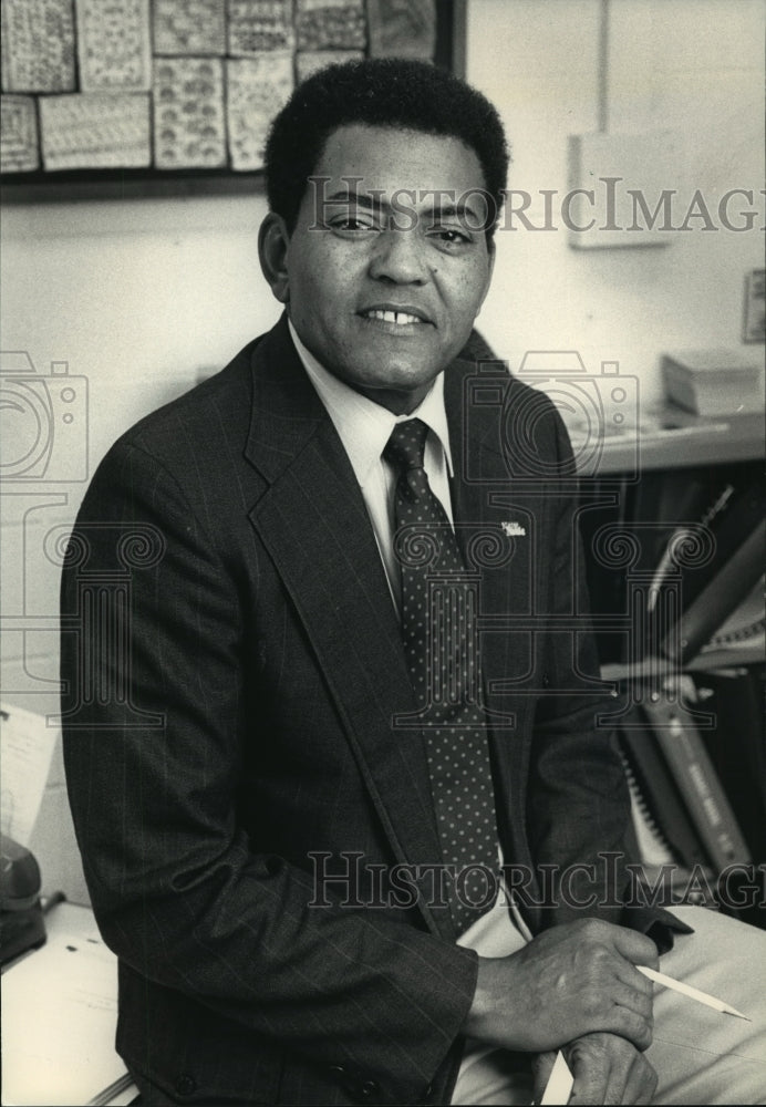 Press Photo William (Bill) Davis, Madison High School Principal, Milwaukee