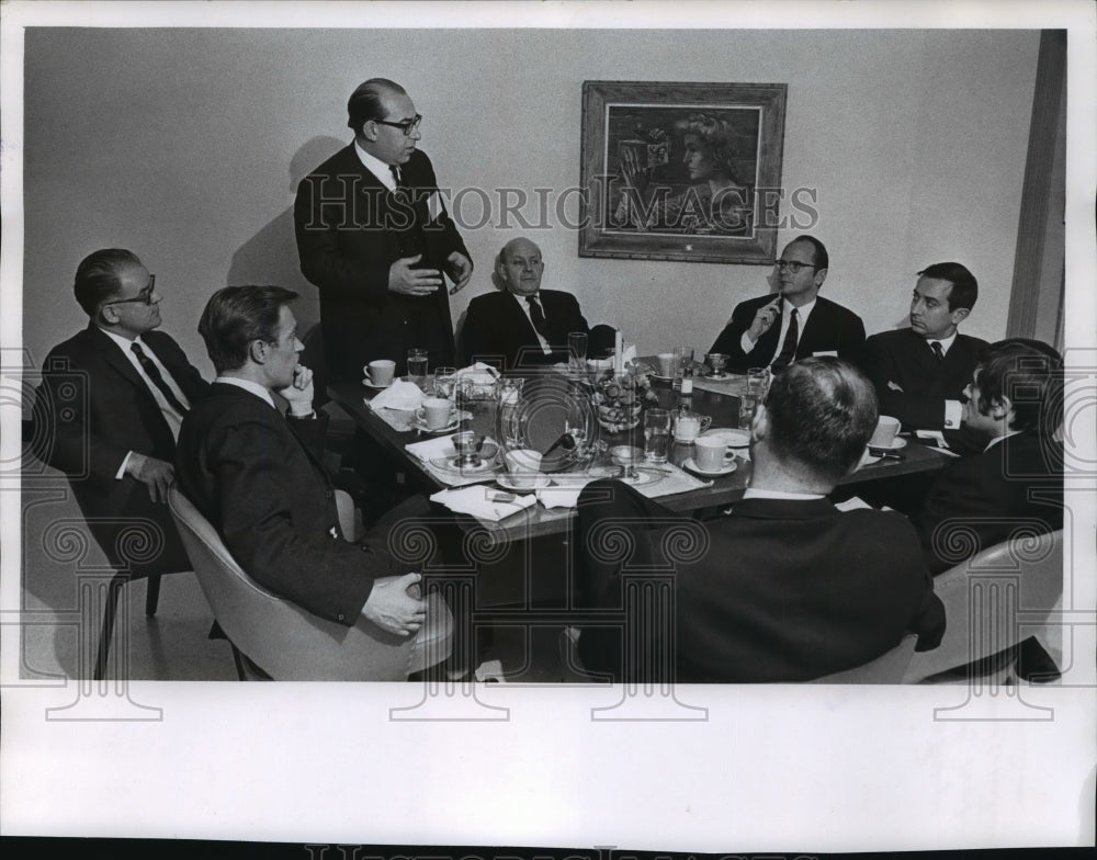 1967 Press Photo Foreign journalist have lunch with Journal staff. - mja92168- Historic Images