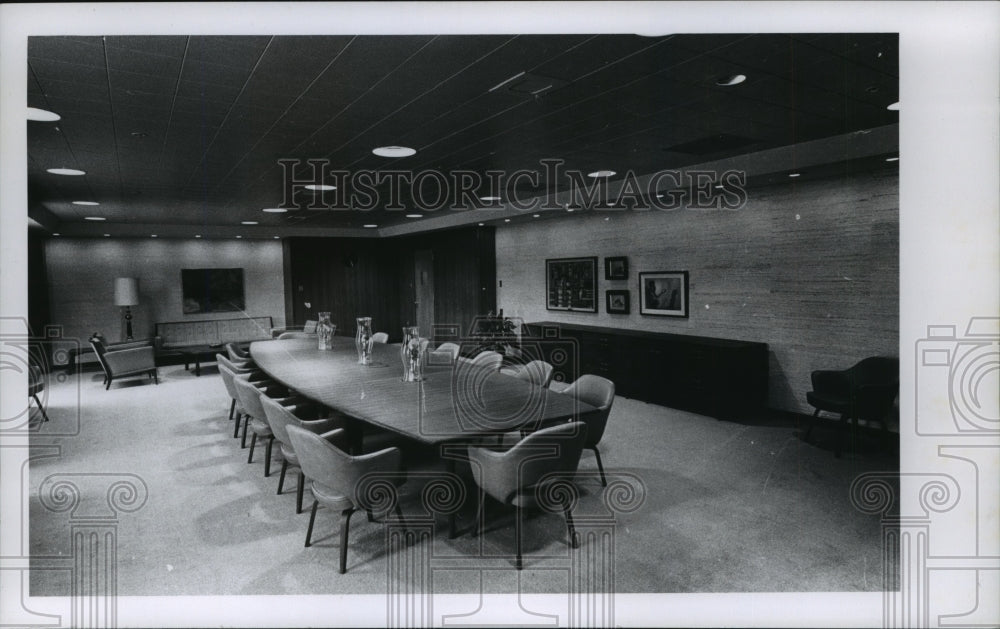 1964 Press Photo An Empty Milwaukee Journal Cafeteria  - Historic Images