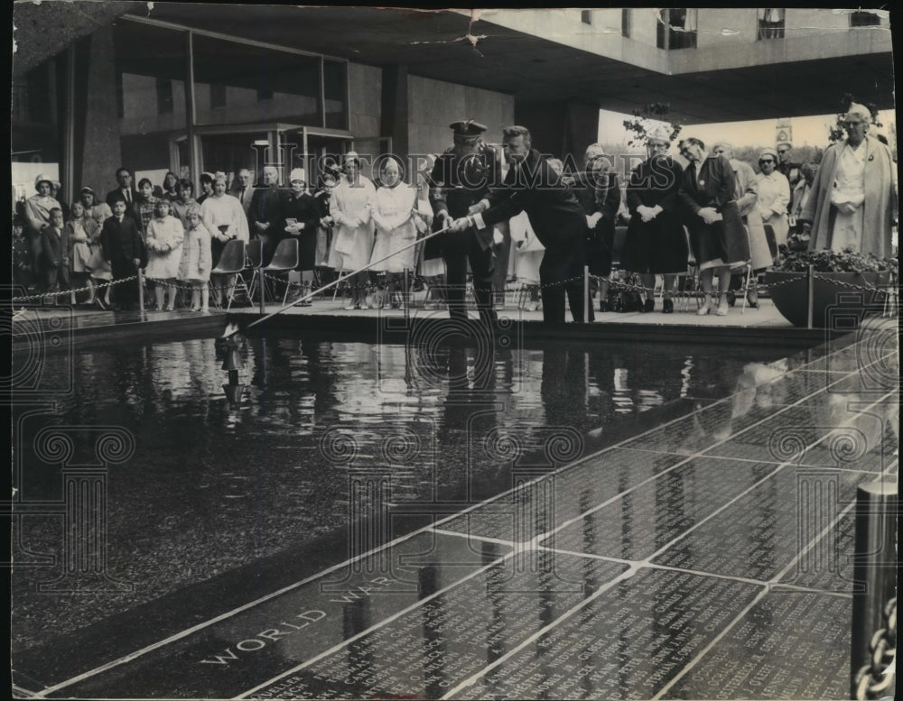 1965 Press Photo Colonel Milwaukee County War Memorial Center ceremony- Historic Images