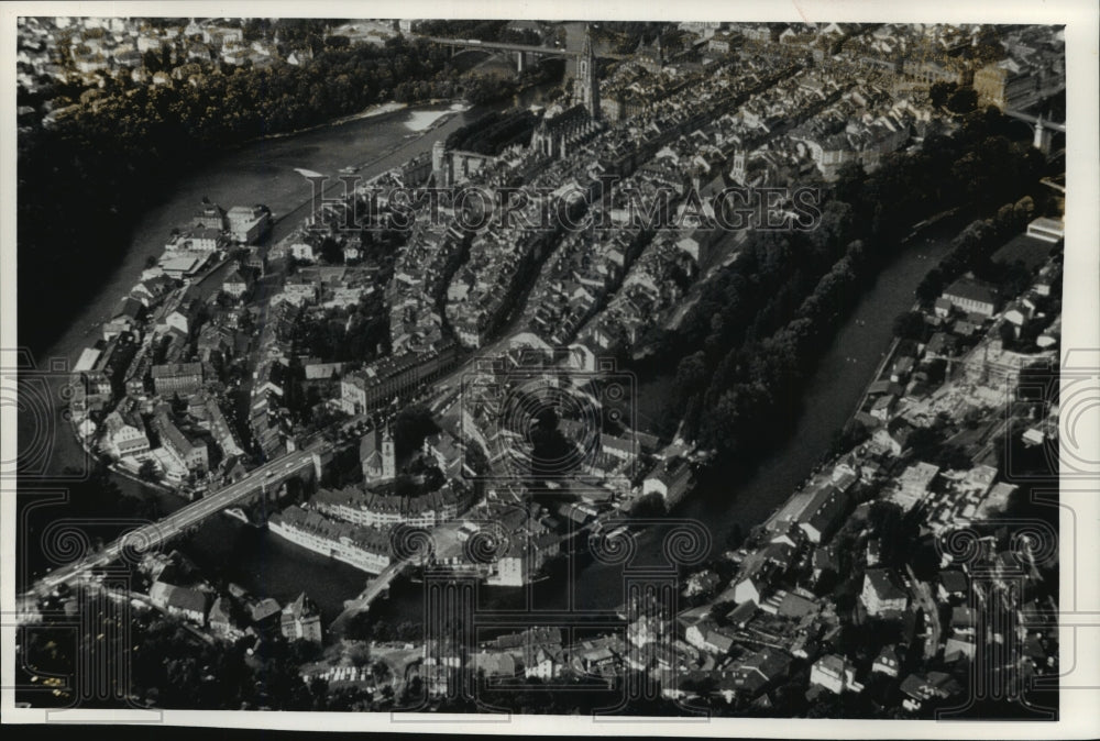 1990 Press Photo Aerial View of the Aar River in Bern, Switzerland- Historic Images