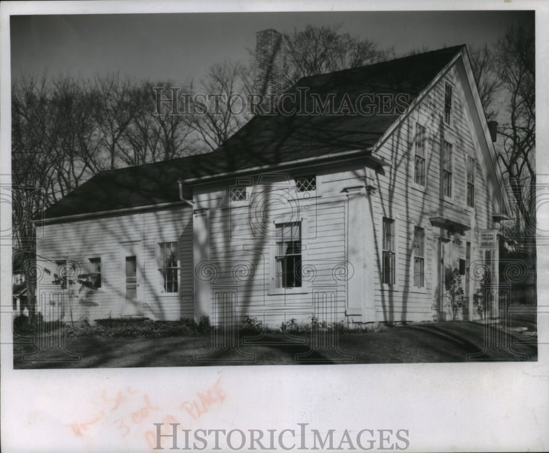 Load image into Gallery viewer, 1956 Press Photo Lowell Damon House in Wauwatosa, Wisconsin. - mja92627
