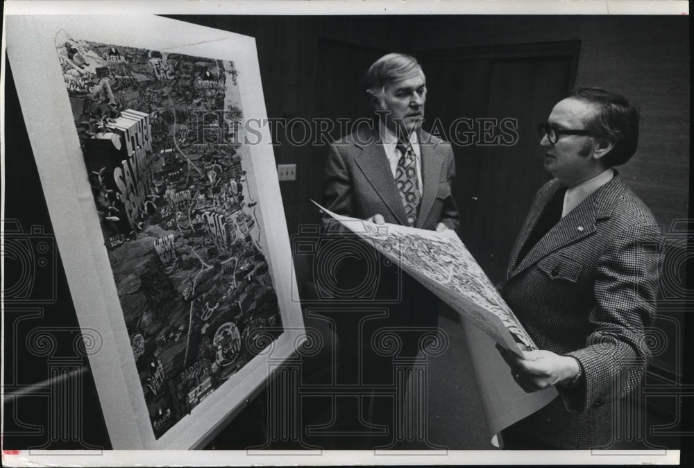 1973 Press Photo Robert Ertl and Michael Crowley study a Milwaukee Area map- Historic Images