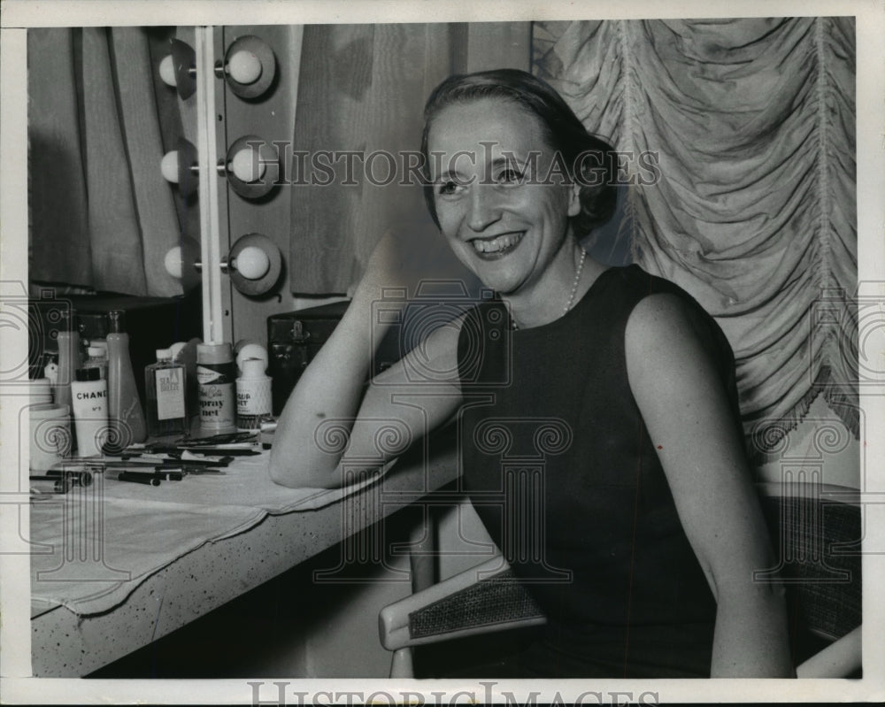 1965 Press Photo Margaret Daniel poses for a photograph backstage- Historic Images