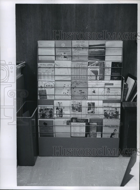 1965 Press Photo The Milwaukee Sentinel, promotional material, lobby - mja92823