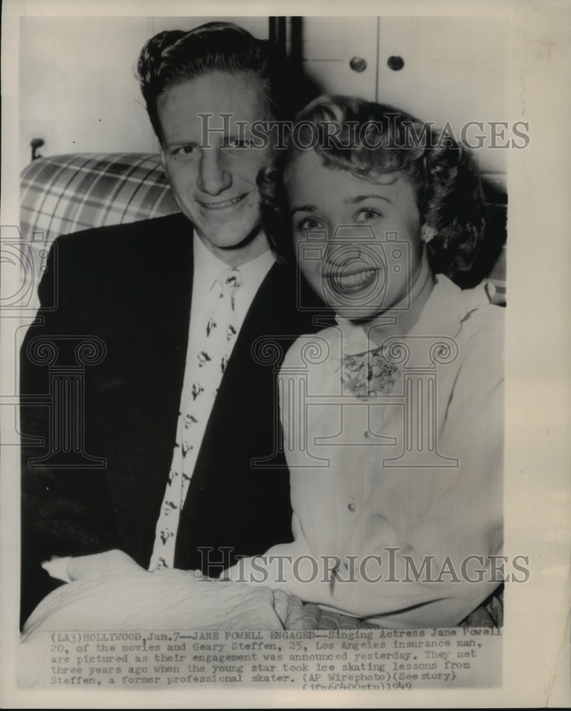 1949 Press Photo Jane Powell and Geary Steffen at engagement announcement- Historic Images