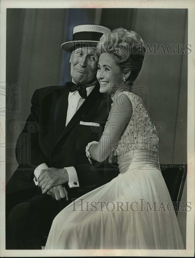 1964 Press Photo Jane Powell and Maurice Chevalier on &quot;The Hollywood Palace&quot;- Historic Images