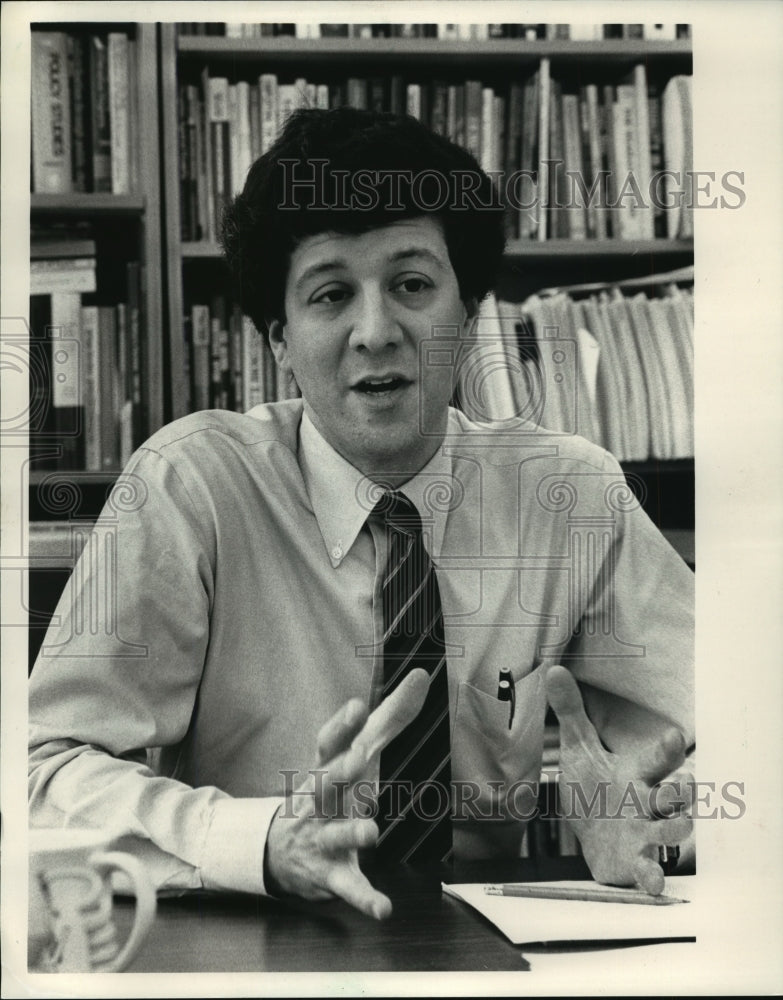 1986 Press Photo Sheldon Danziger, Research on Poverty, University of Wisconsin- Historic Images