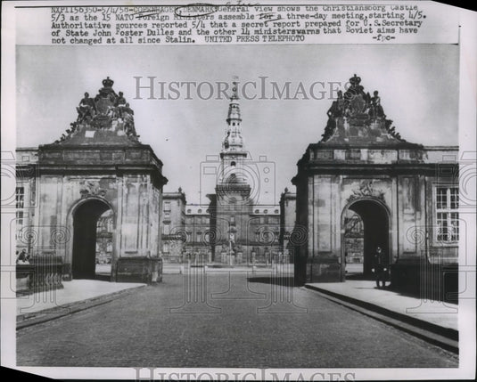 1958 Press Photo Copenhagen, Denmark view of the Christiansborg Castle- Historic Images