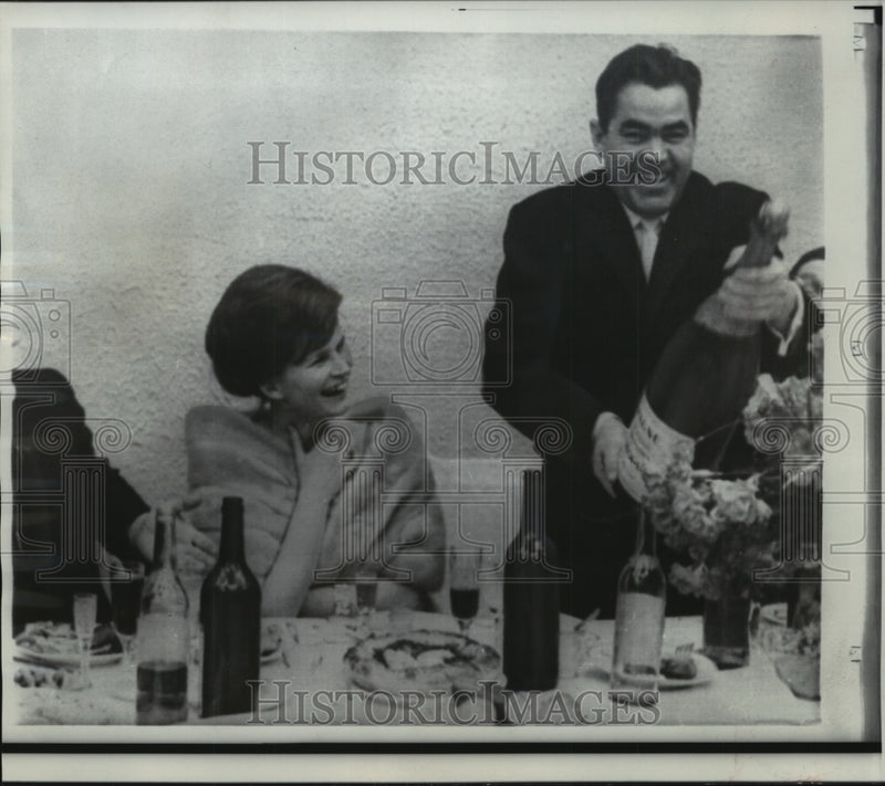 Load image into Gallery viewer, 1967 Press Photo Cosmonauts Andrian Nikolayev and Valentina Tershkova
