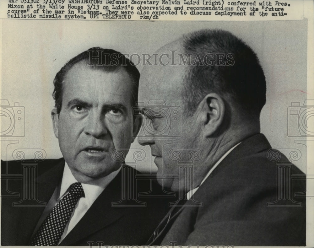 1969 Press Photo Melvin Laird, Defense Secretary, reports to Richard Nixon- Historic Images