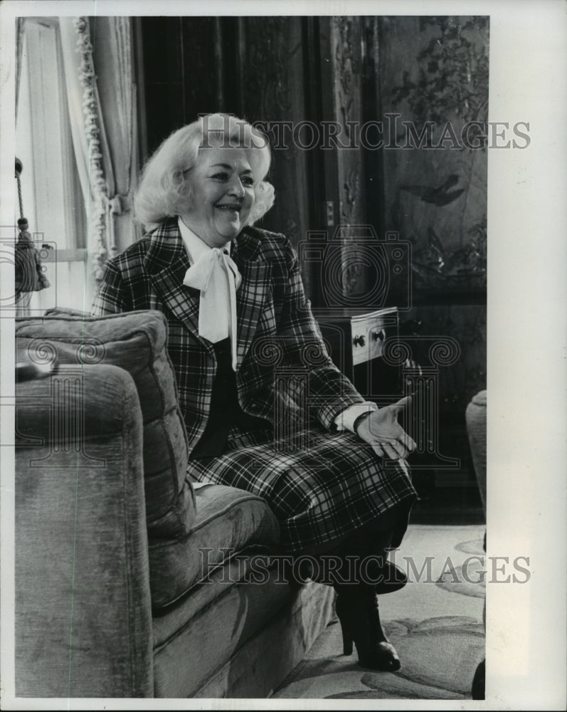 1979 Press Photo Joyce Dreyfus interviews at executive residence in Wisconsin