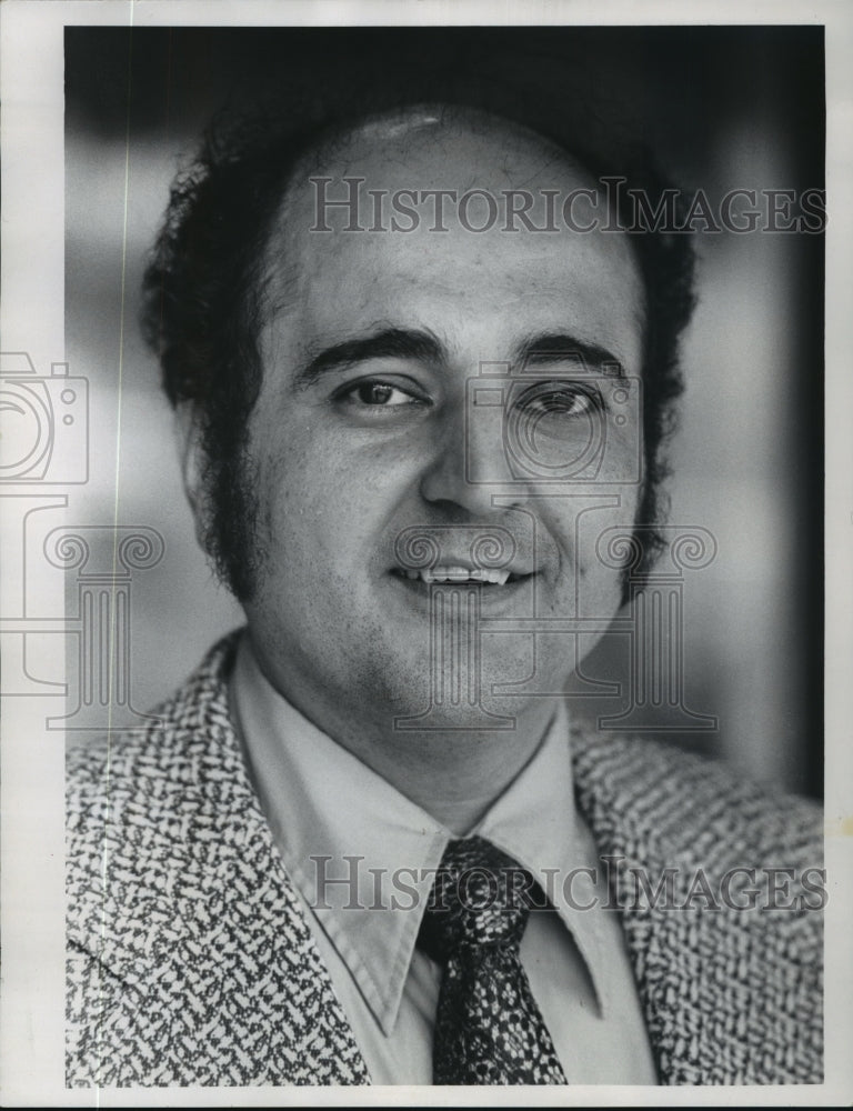 1974 Press Photo Frank G. Dionesopulos, co-owner of London Hat Shop and Cleaners