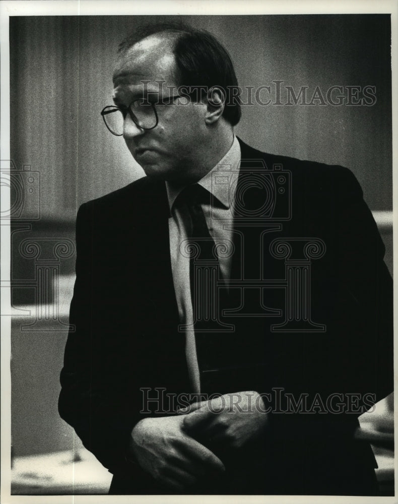 1991 Press Photo Public defender Robert Deters, at Mark Chapman case, Wisconsin- Historic Images