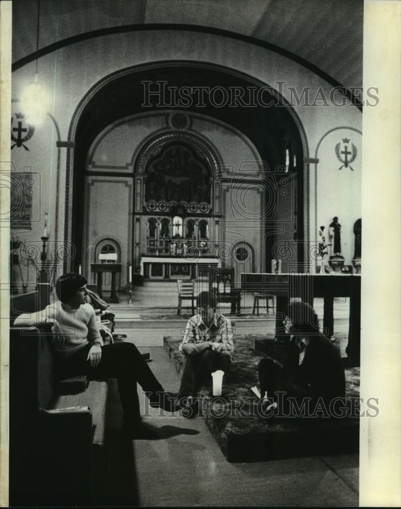 1982 Press Photo Fasting group at Saint Benedict the Moor Church, Wisconsin- Historic Images