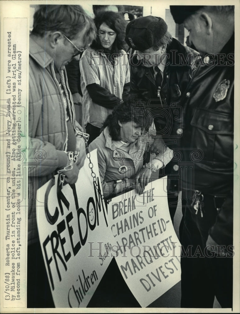 1988 Press Photo Roberta Thurstin and Jerry Zawada arrested Marquette University- Historic Images