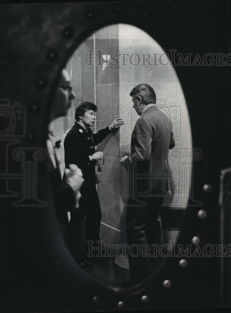 1974 Press Photo Senator James Devitt chatted with a women&#39;s rights advocate