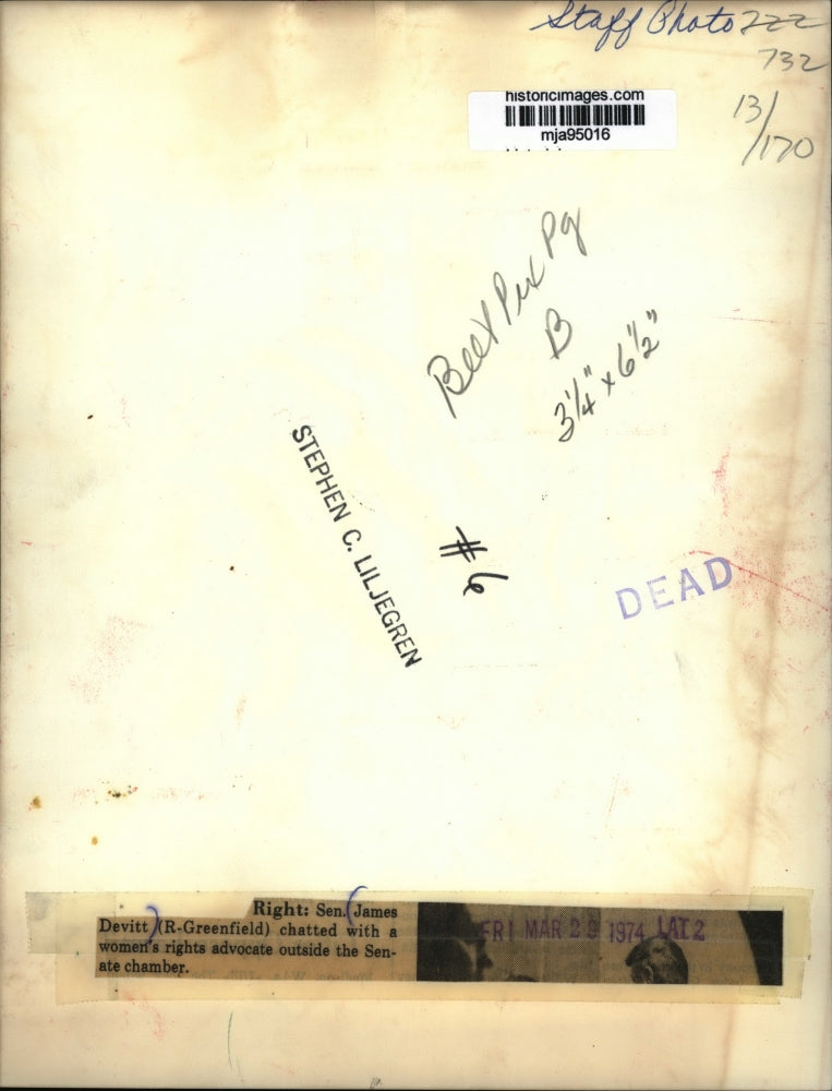 1974 Press Photo Senator James Devitt chatted with a women's rights advocate