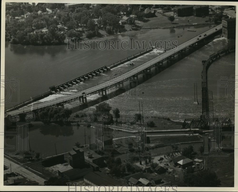 1940 Press Photo View of dam and bridge across Fox river at De Pere, Wisconsin- Historic Images