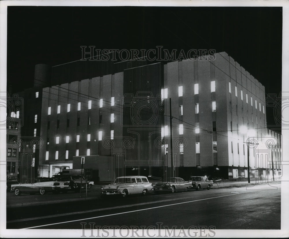 1962 Press Photo Exterior of the Milwaukee Journal Building at Night- Historic Images