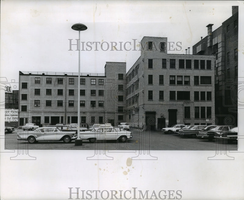 Load image into Gallery viewer, 1963 Press Photo Milwaukee Journal Building - mja95239
