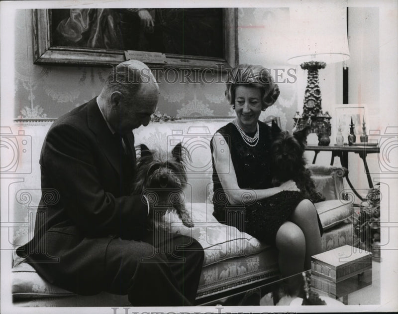 Load image into Gallery viewer, 1967 Press Photo Ambassador Marquis de Merry del Val and his wife. - mja95331
