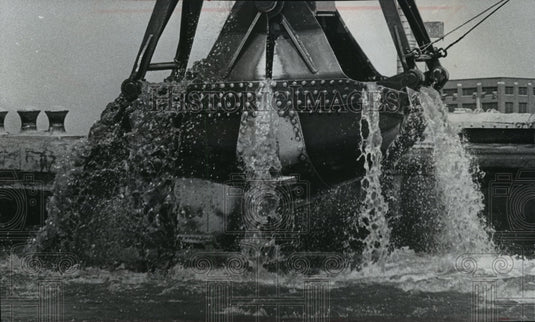 1965 Press Photo Dredging the river with seven cubic yard "clamshell"