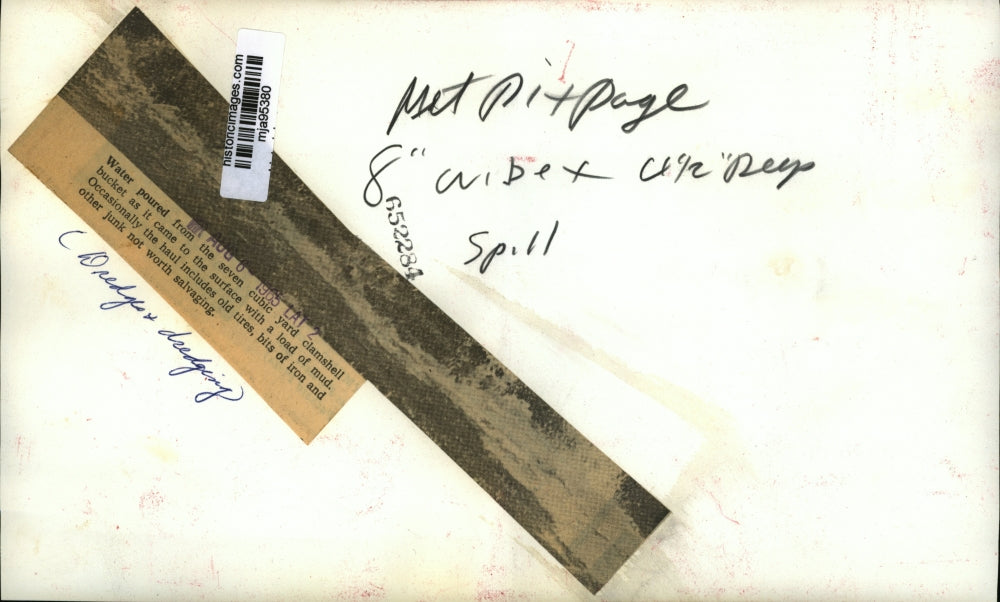 1965 Press Photo Dredging the river with seven cubic yard "clamshell"