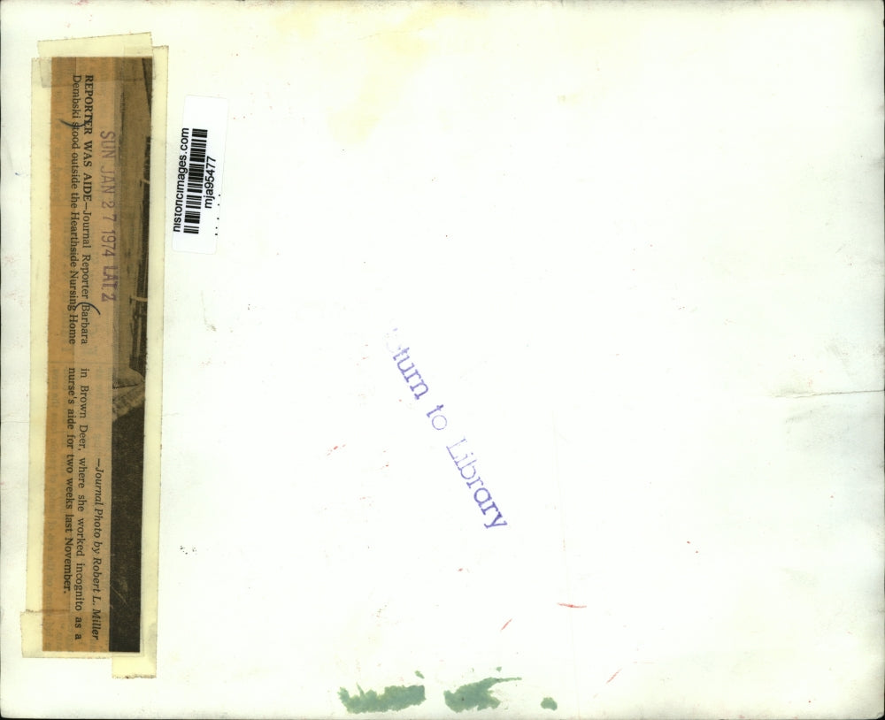 1974 Press Photo Journal Reporter Barbara Dembski at nursing home in Brown Deer.