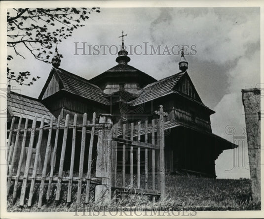 1944 Press Photo Small wooden church in Czechoslovakia countryside - mja95780- Historic Images