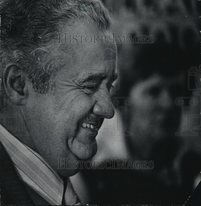 Load image into Gallery viewer, 1978 Press Photo Governor Lee Sherman Dreyfus Talked To State BPWC - mja95897
