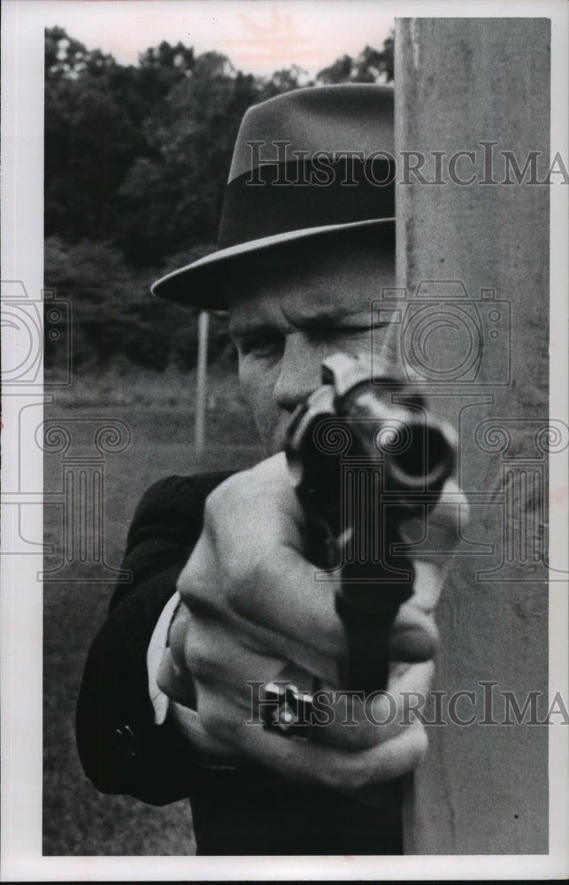 1961 Press Photo FBI Man James E. Decker from Shorewood - mja95982