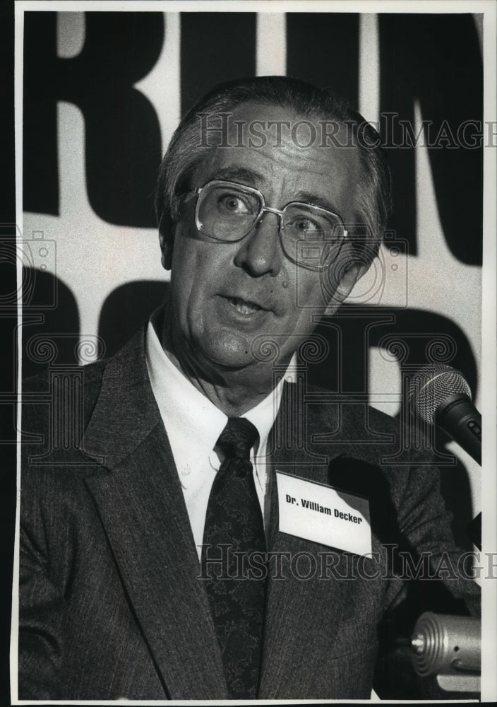 1993 Press Photo William Decker superintendent of schools in Menasha district- Historic Images