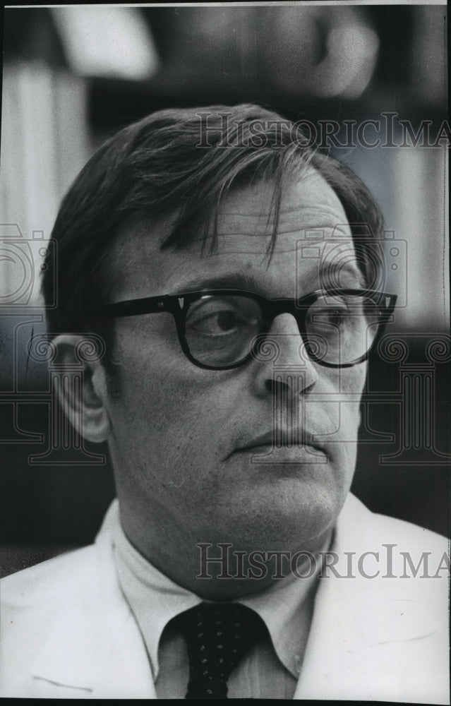 Load image into Gallery viewer, 1973 Press Photo Dr. Jerome DeCosse, Director of Vince Lombardi Cancer Center
