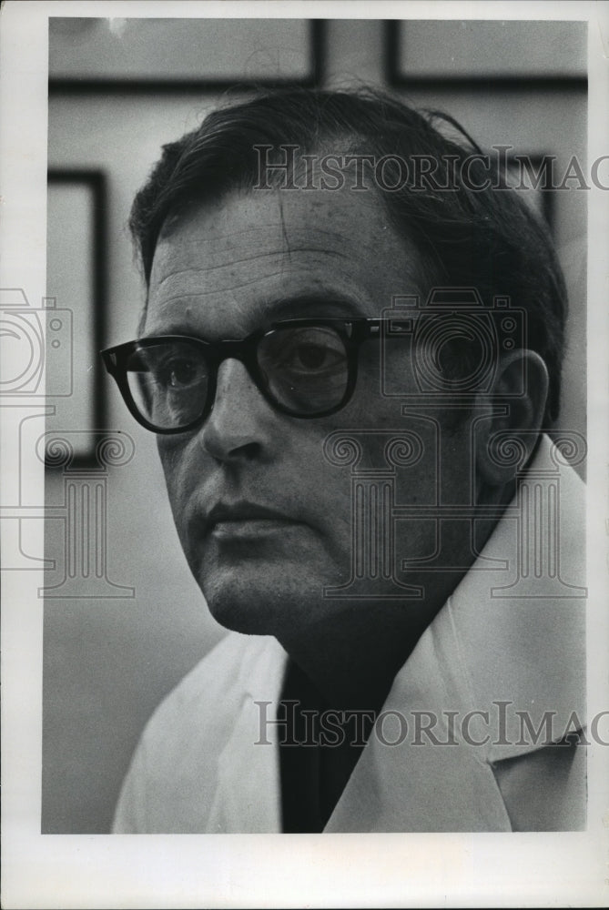 1973 Press Photo Dr. Jerome DeCosse Surgery Department Chairman at College of WI