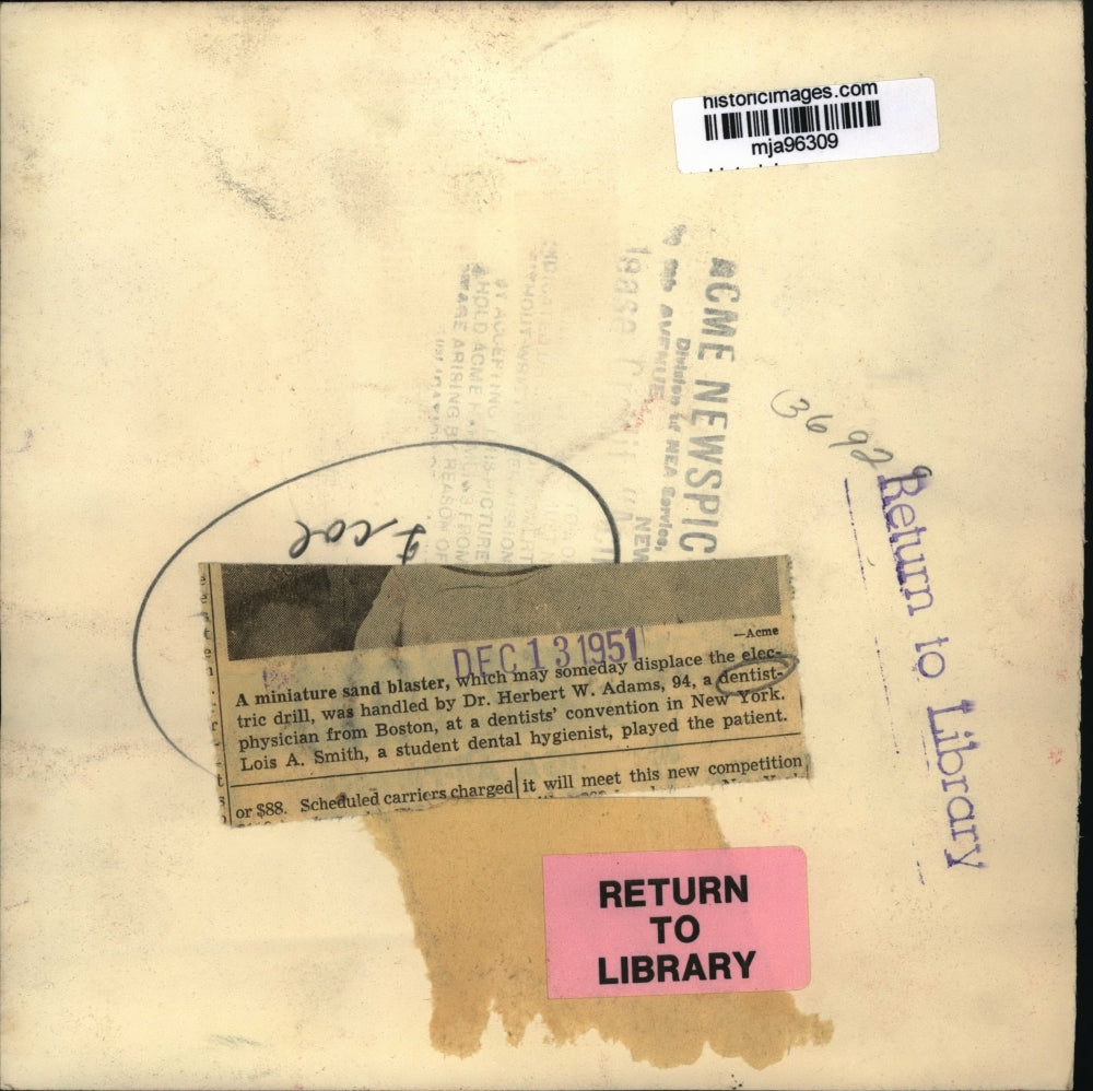 1951 Press Photo Dr. Herbert W. Adams, Lois A. Smith and sand blaster, New York